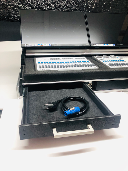 Santosom Lighting controller Flight case PRO-5, AVOLITES TITAN MOBILE & TITAN WING