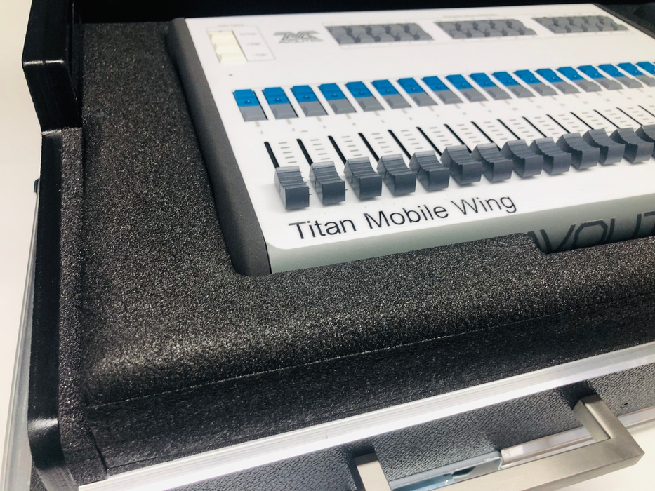 Santosom Lighting controller Flight case PRO-5, AVOLITES TITAN MOBILE & TITAN WING