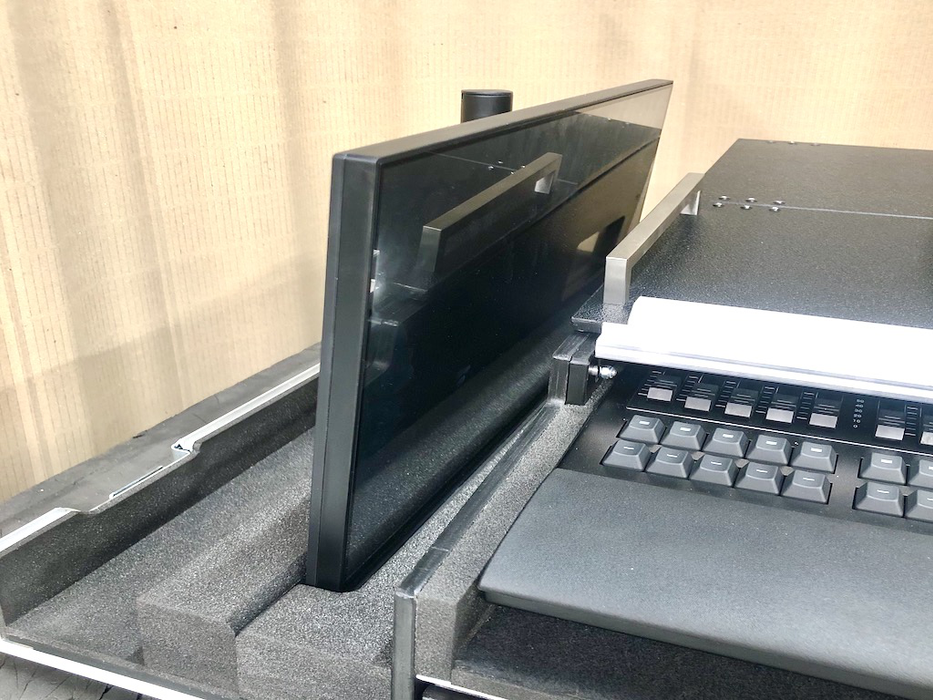 Santosom Integrated Solutions® (SIS) for MA3 Single, grandMA3 onPC Command Wing (with Swivel Arm)